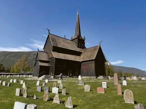 Die in der Mitte des 12. Jahrhunderts gebaute Stabkirche von Lohn ist eine der grössten und ältesten Stabkirchen in Norwegen.