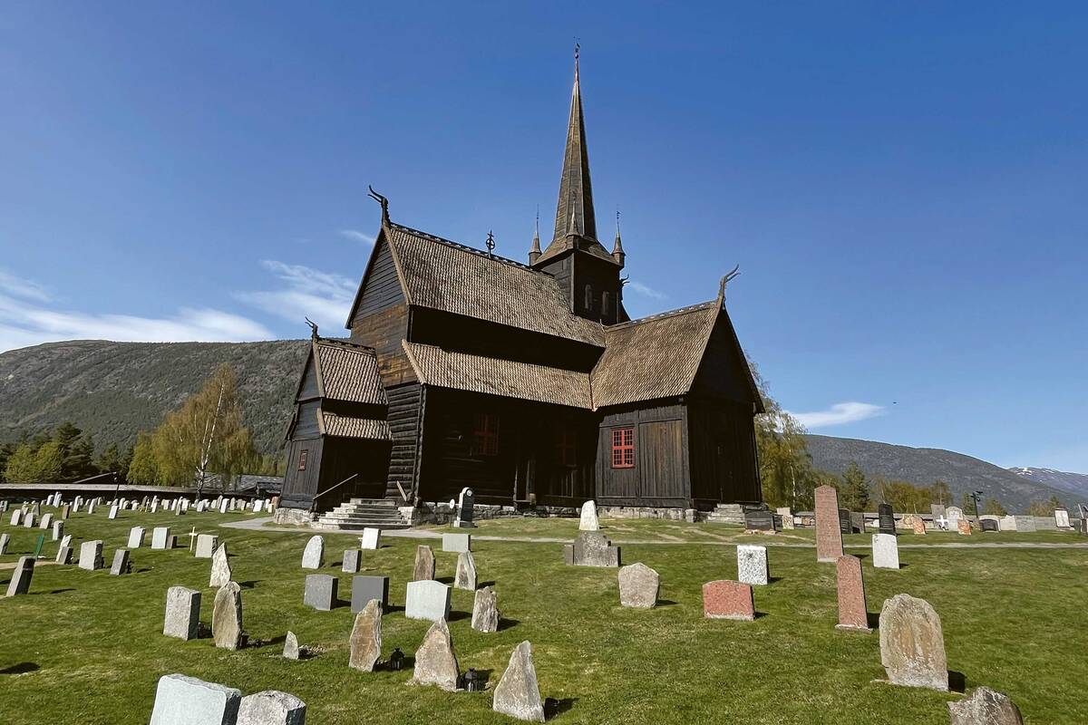Die in der Mitte des 12. Jahrhunderts gebaute Stabkirche von Lohn ist eine der grössten und ältesten Stabkirchen in Norwegen.