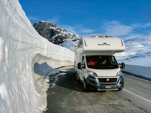 En montagne, il y a encore beaucoup de neige à la fin mai.