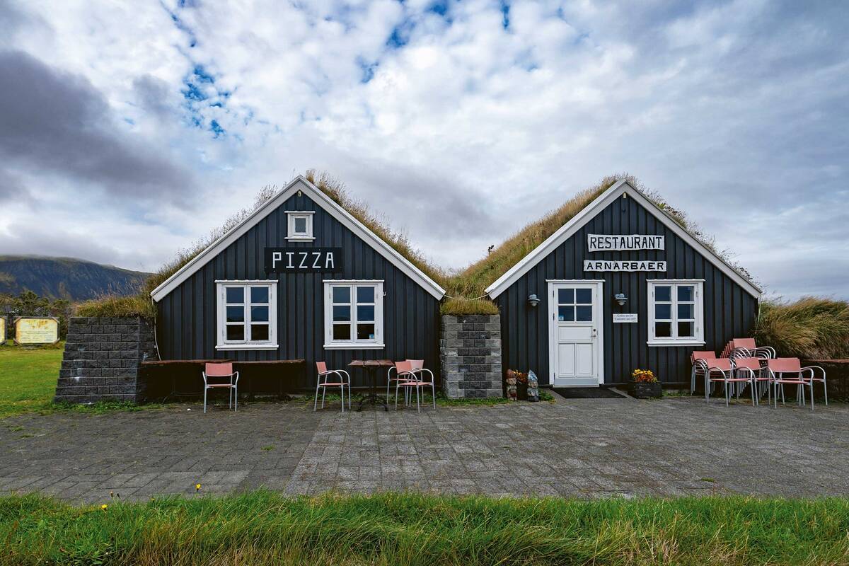 Arnarbær in Arnastapi in der Region Westfjorde ist eines der wenigen Restaurants, das wir auf Island antreffen.