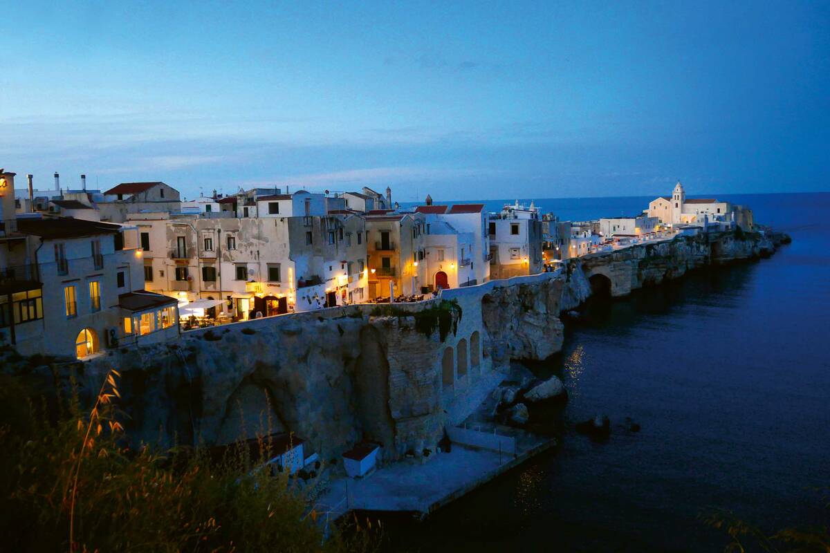 Après une balade à vélo et la plage, nous dînons le soir à Vieste.