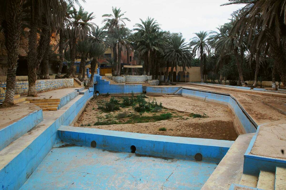 De la poussière là où jaillissait la Source Bleue. Un signe évident  du manque d'eau.