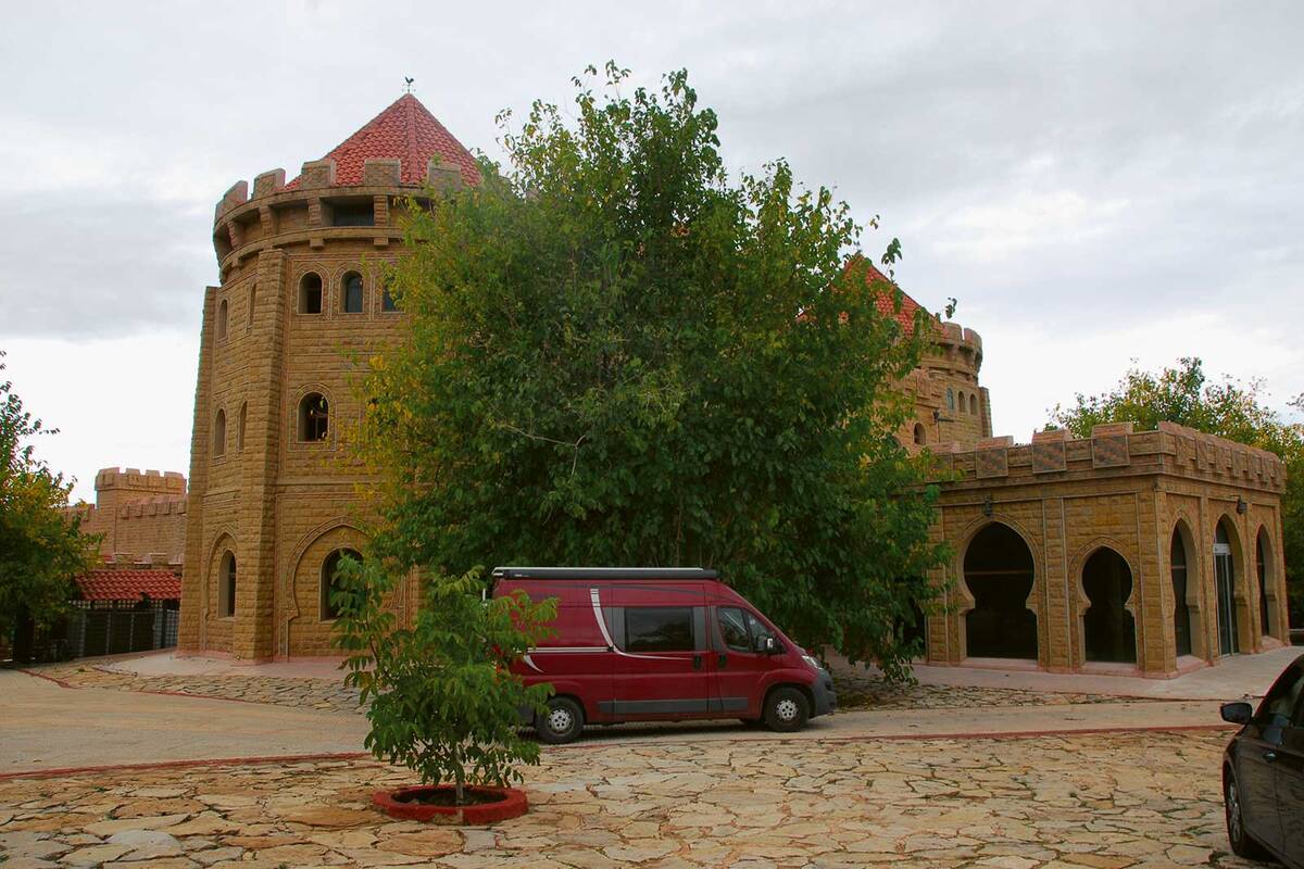 Un beau camping à Azrou – camper dans le luxe en pleine nature.
