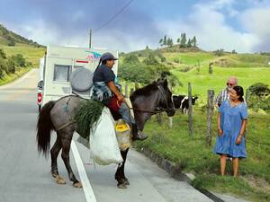 Immer wieder kommen wir mit Einheimischen in Kontakt, die ganz erstaunt über unsere Wohnmobile sind.