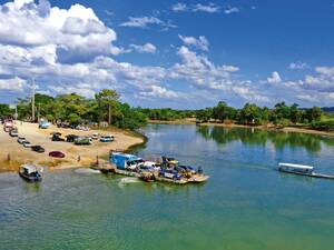 Kleines Abenteuer: Fährfahrt über den Río La Pasión in Guatemala.