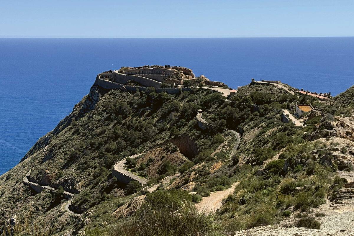 Batería de Castillitos Cartagena ist ein eindrücklicher ehemaliger Artilleriestützpunkt.