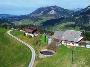 Schweiz-Feeling auf der Rückreise – Stellplatz auf dem Bauernhof.