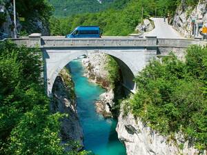 Die Napoleonbrücke bei Kobarid wurde im Laufe der Jahrhunderte mehrfach erneuert.