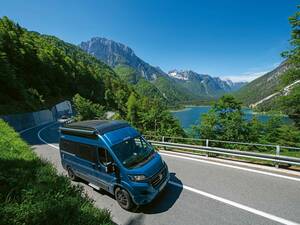 Vom Lago Predil führt eine steile Rampe hoch in die Julischen Alpen und zum Mangart-Sattel.