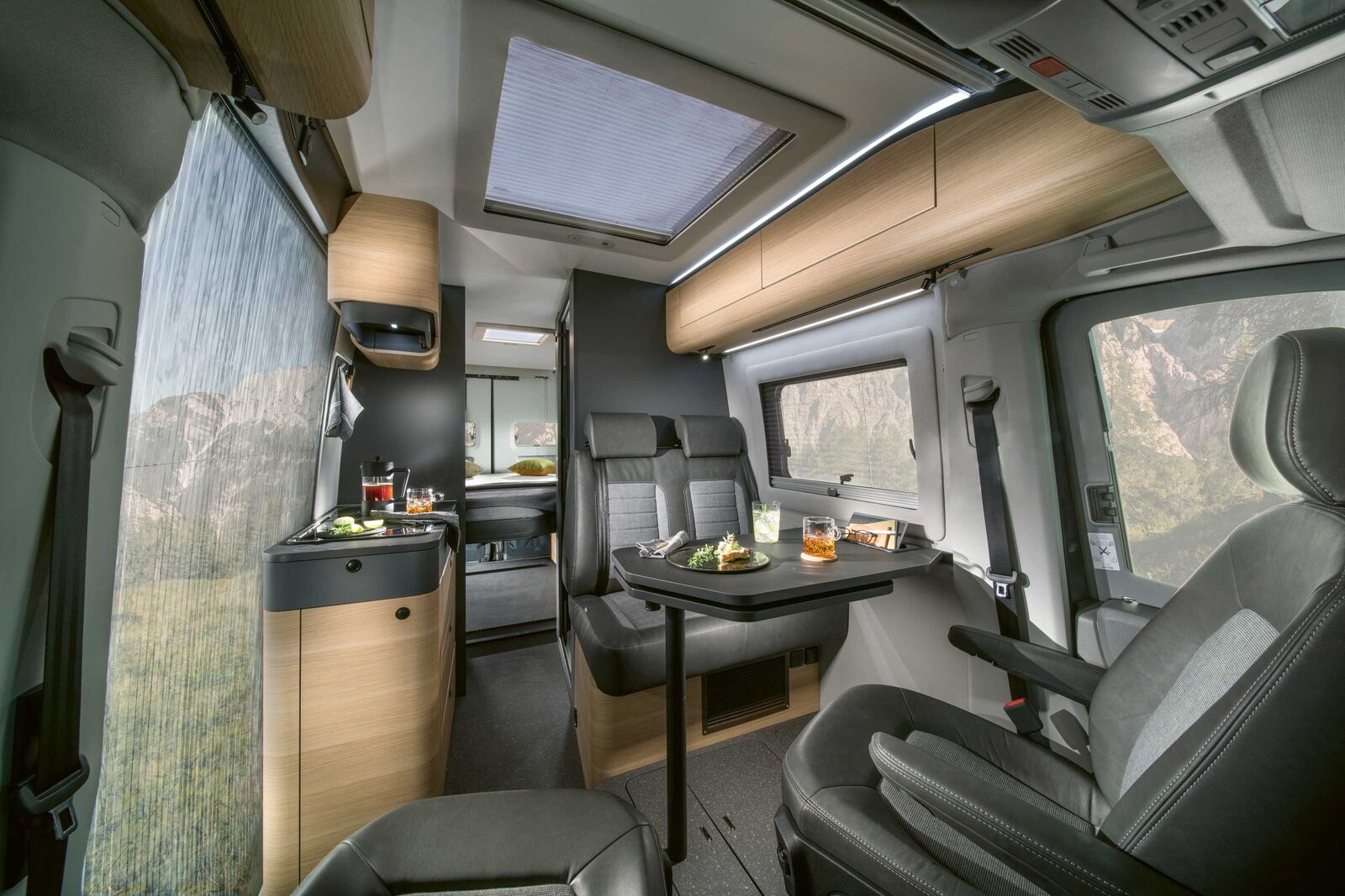 L’espace avant des modèles Twin Max basés sur TGE MAN est identique dans toutes les versions.