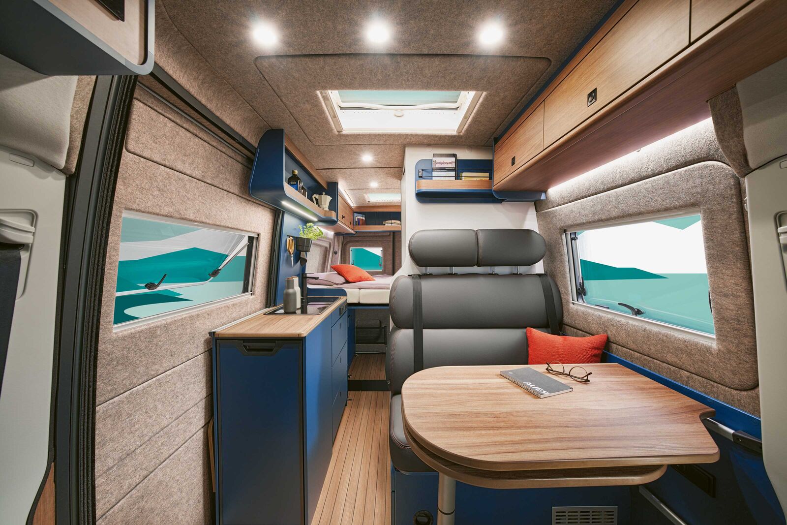 Si l’habillage intérieur en non-tissé garantit une ambiance agréable à l’intérieur de l’Eriba Car, sa surface a également un effet d’isolation thermique et phonique.