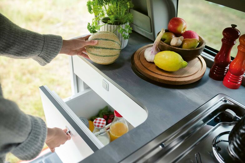 Le nouveau tiroir réfrigérateur, capable d’accueillir des bouteilles posées à la verticale, s’avère bien plus pratique à utiliser.