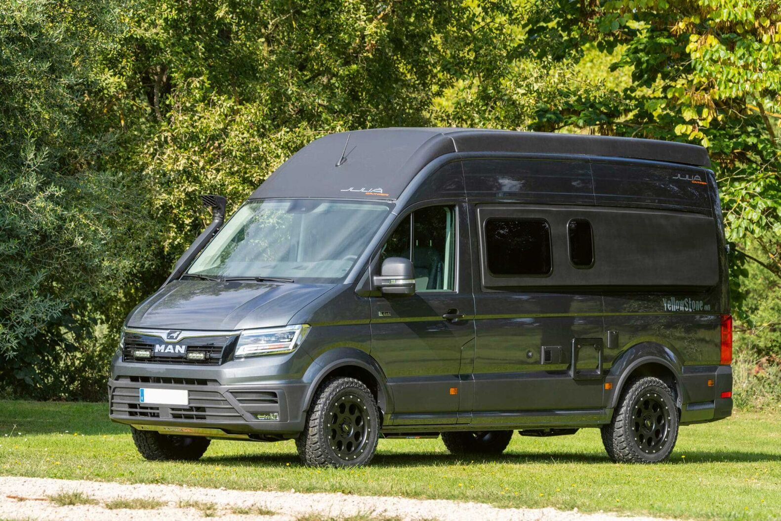 Arrivée de JuliàCamper chez Caravanes Treyvaud 