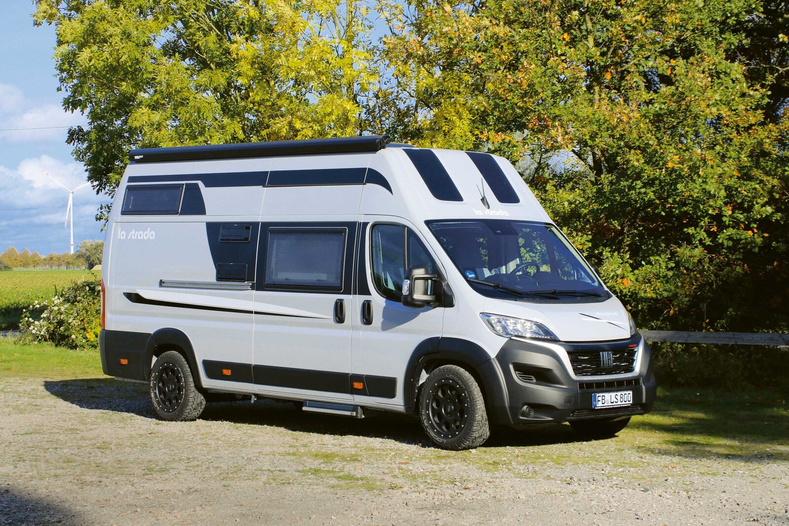 Bien que les autocollants de design soient peu nombreux, le fourgon La Strada Avanti EBF présente une allure attrayante de tous les côtés.
