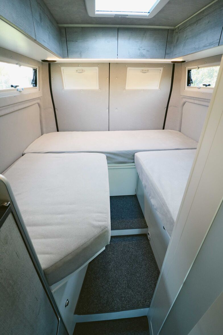 Les matelas en mousse haute densité haut de gamme placés sur des couchages aux dimensions généreuses garantissent un sommeil réparateur.