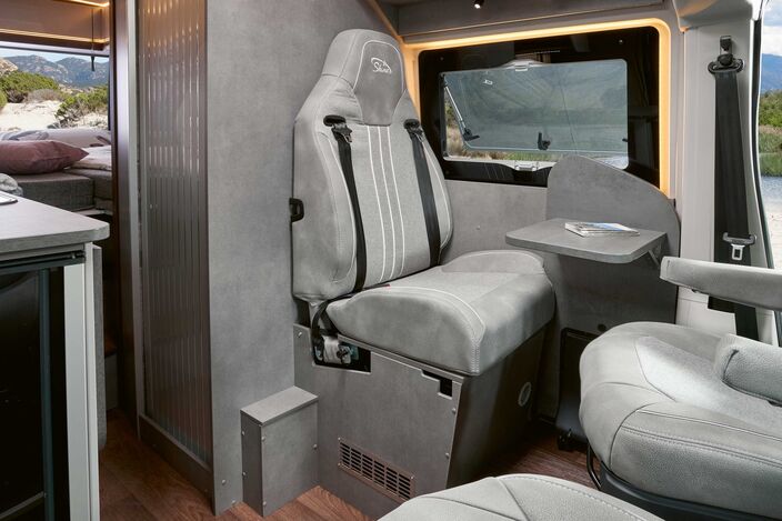 Le siège individuel de série peut être complété au besoin ...