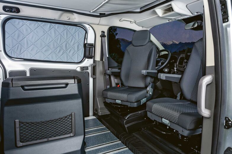 Les sièges de cabine pivotants sont presque obligatoires dans un fourgon aménagé.