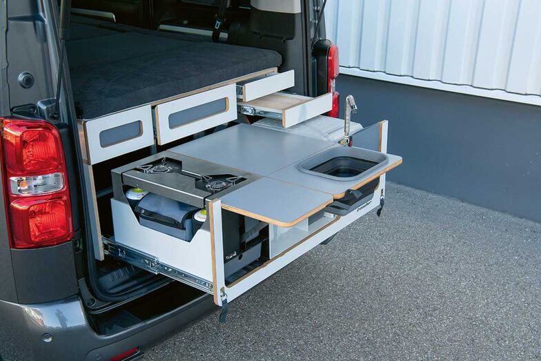 Le boîtier de cuisine est fixé à l’arrière sous le lit, il suffit de l’extraire dès que nécessaire.