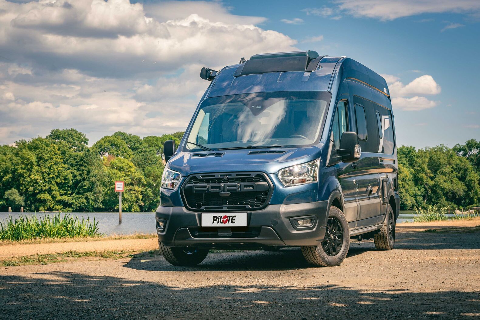 Pilote Atlas A603 G sur base de Ford Transit