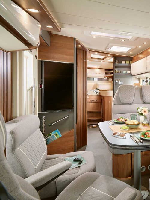 Un détail astucieux : il suffit de tourner le grand écran plat ...