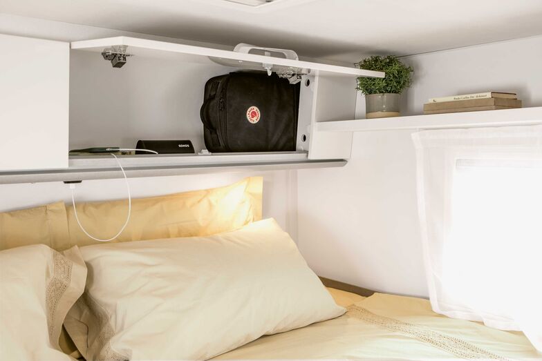 Rangements, déposes, éclairage et branchements électriques dans la chambre à coucher. Photo : Lorenzo Mennonna