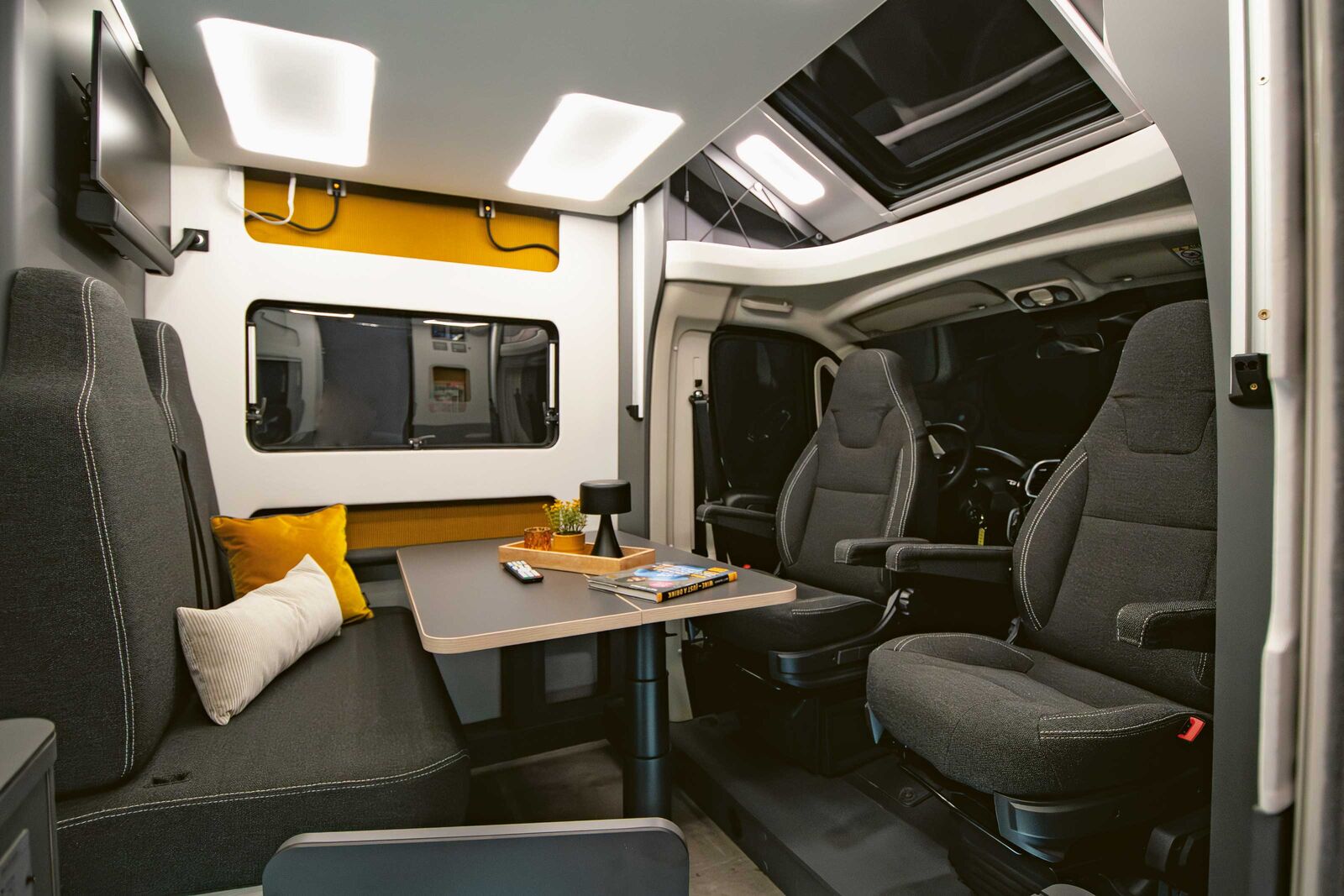 Dans le Frankia Now, l'espace avant du véhicule, sans placards encastrés, semble généreux.