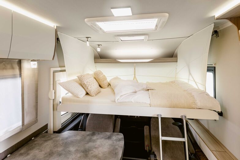 Le lit pavillon en option à l’avant est parfait pour les familles ou les invités supplémentaires.