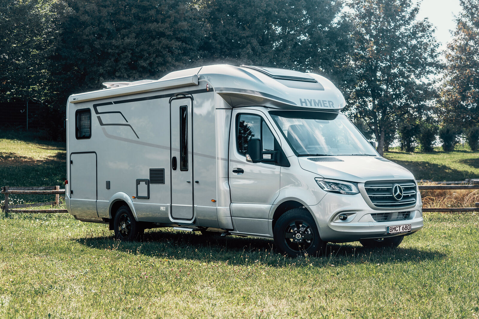 Avec le plan de sol 690 dans la nouvelle série Hymermobil classe B ModernComfort, sur la base du sprinter de Mercedes, Hymer est allé encore plus loin.