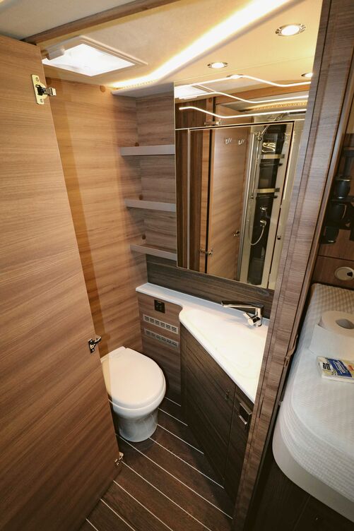 La liberté de mouvement sur le W.C. sanibroyeur en option est très limitée.