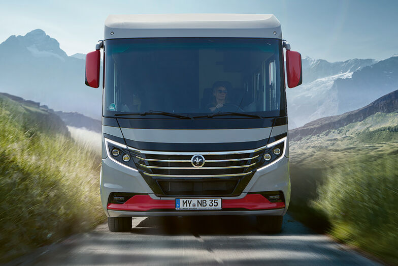 Les applications rouges des rétroviseurs extérieurs apportent une touche de fraîcheur.