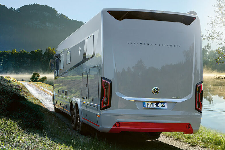 Un look sportif à l’arrière grâce au spoiler avec caméra de recul intégrée.