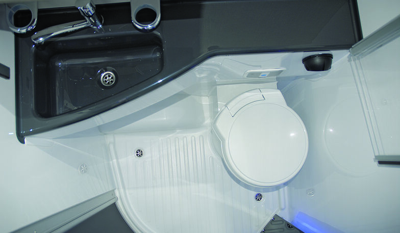 Le Titanium 640 possède une grande salle de bain à l’arrière.