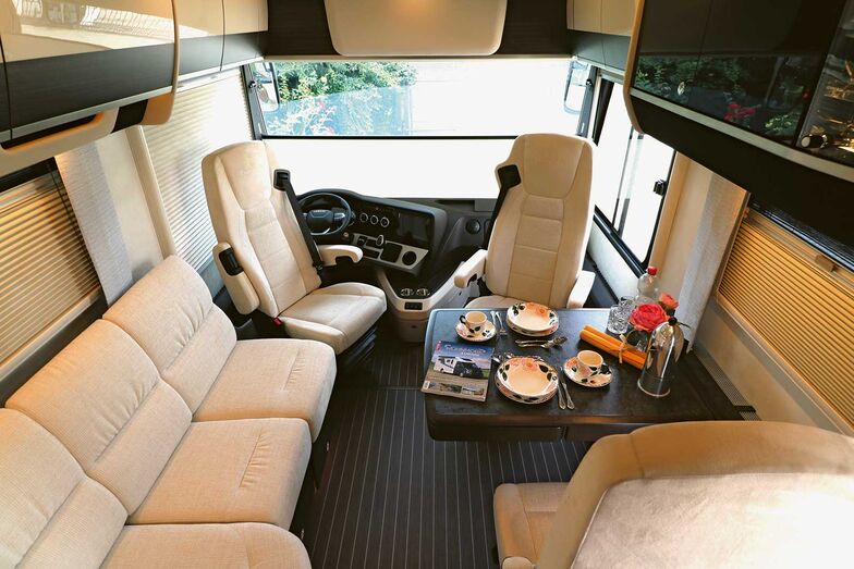 Le grand espace à vivre du Charisma testé offre d’emblée une sensation de bien-être.