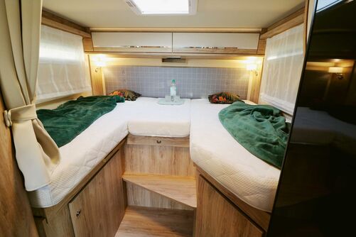 La chambre du Profila T 696 EB séduit immédiatement, même si les lits sont un peu courts, car les matelas en mousse haute densité sept zones garantissent un sommeil réparateur.