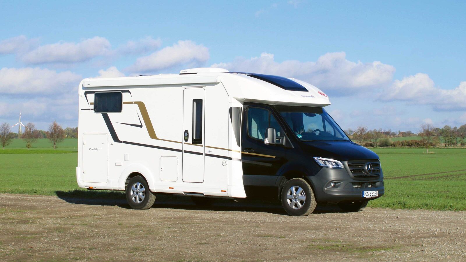 Avec sa structure haut de gamme et la motrice Sprinter avec châssis Alko, le Profila T 696 EB séduit visuellement de tous les côtés.