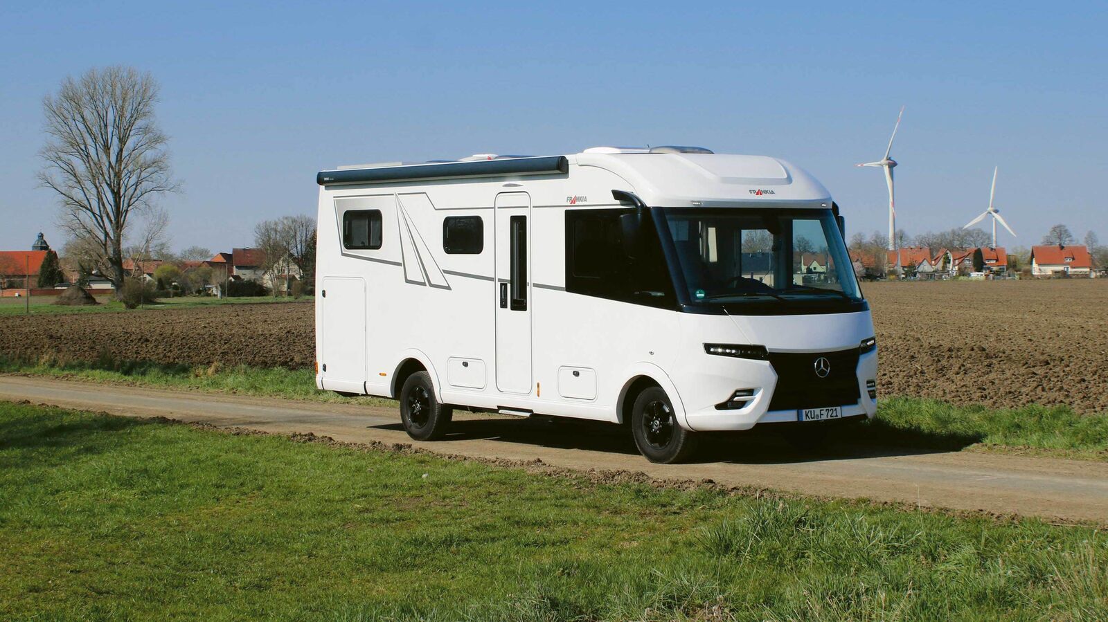 Der innovative Aufbau und die Premium-Basis machen den integrierten Neo zum stimmigen Gesamtpaket, dessen automotives Erscheinungsbild von allen Seiten ebenso auf Anhieb gefällt.