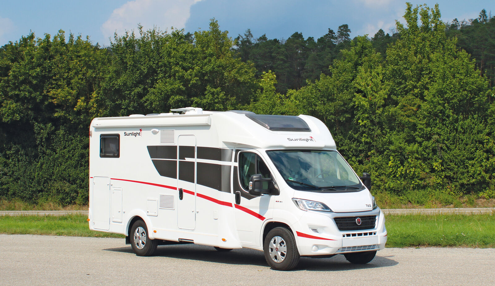 Le Sunlight T 65 est un compagnon de voyage fonctionnel, agréable à conduire, pour les couples et les familles.