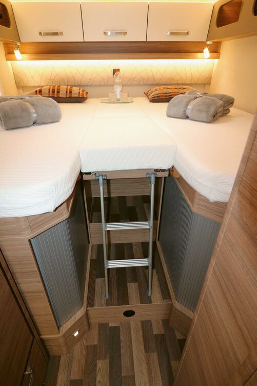 Dans le Pepper 640 MEG, l’élégante chambre arrière offre des lits jumeaux de 80 cm de large dotés de confortables matelas posés sur des sommiers à lattes en bois.