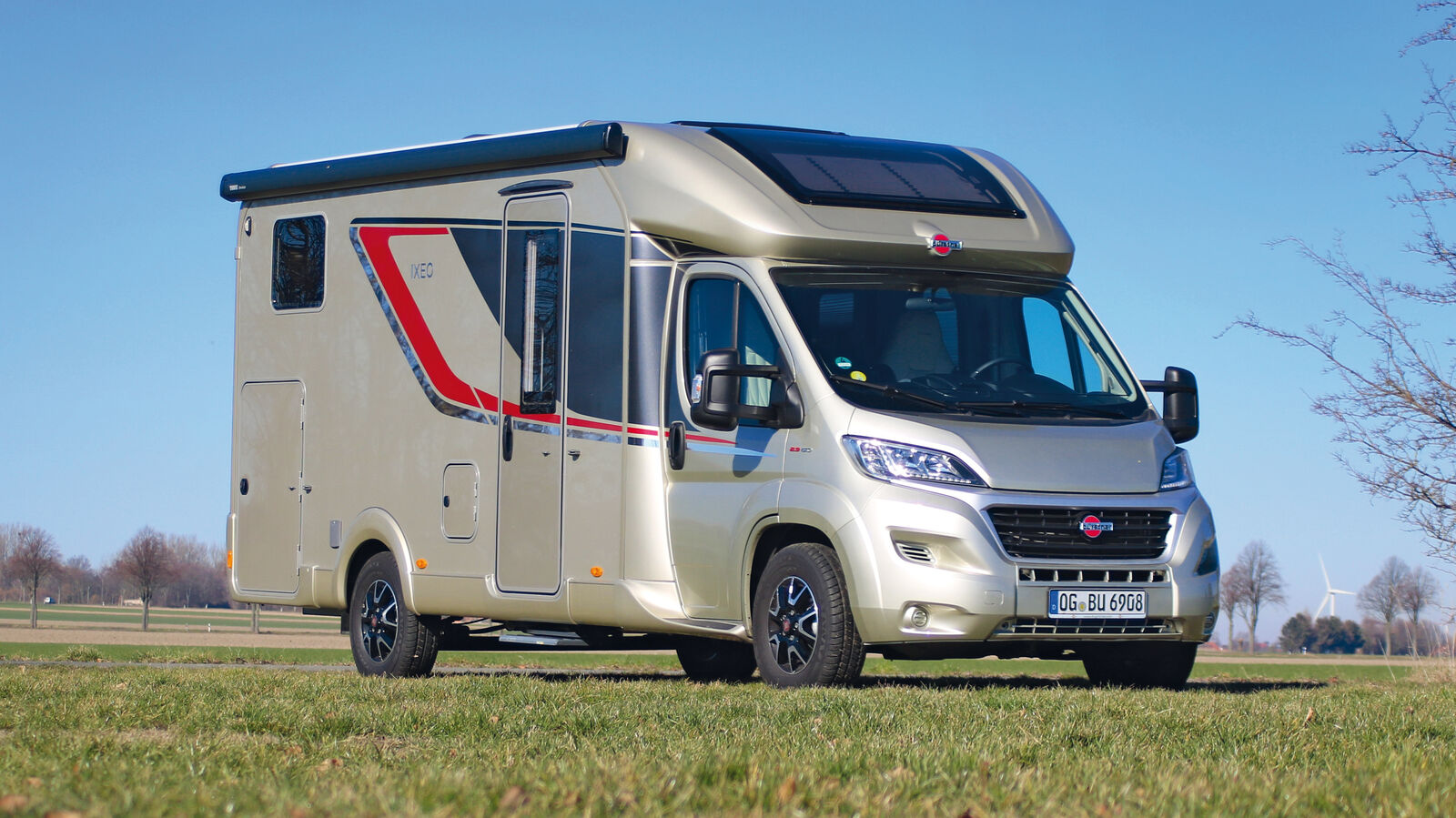 L’allure élégante de ce modèle est encore davantage mise en valeur par la peinture champagne.