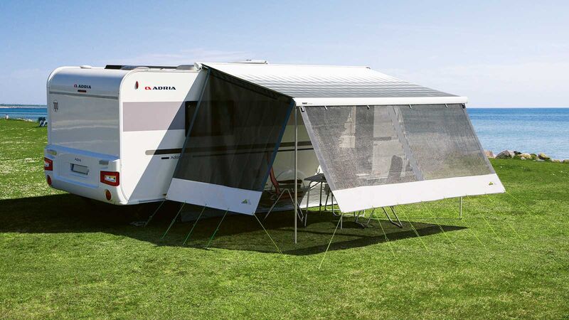 Les parois Happy Sun sont fabriquées en toiles Meshet peut être installée de manière flexible.