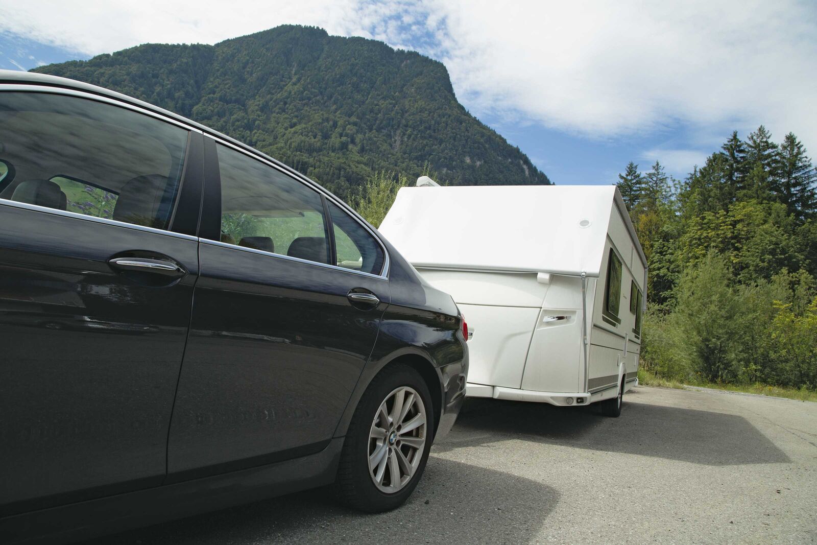 Même en roulant vite : Protec-Swiss donne à la caravane la protection nécessaire.